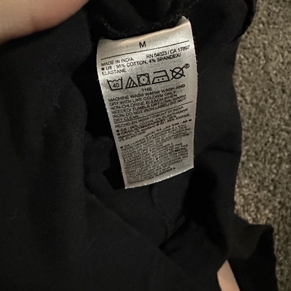 Old Navy 4 way stretch maternity leggings size medium - Picture 6 of 6